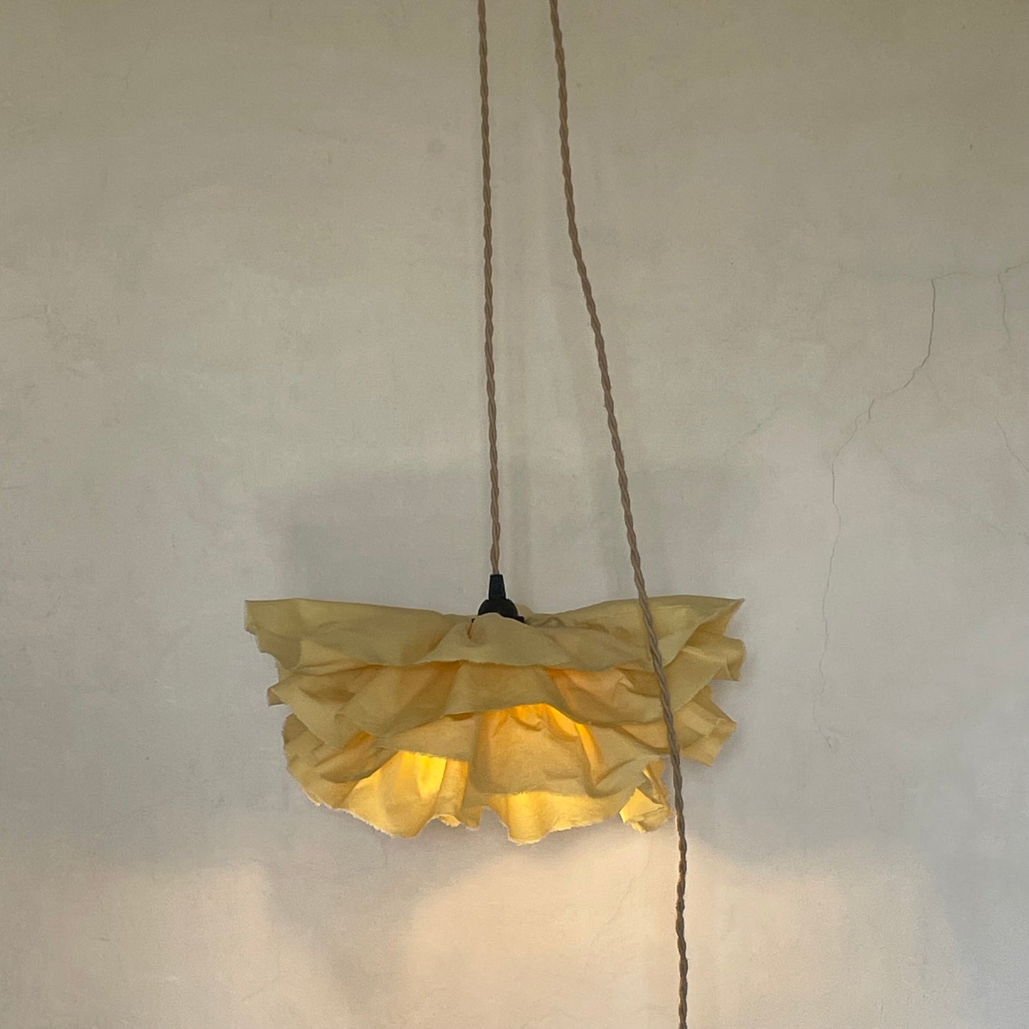 Lámpara BLOOM amarillo polvo